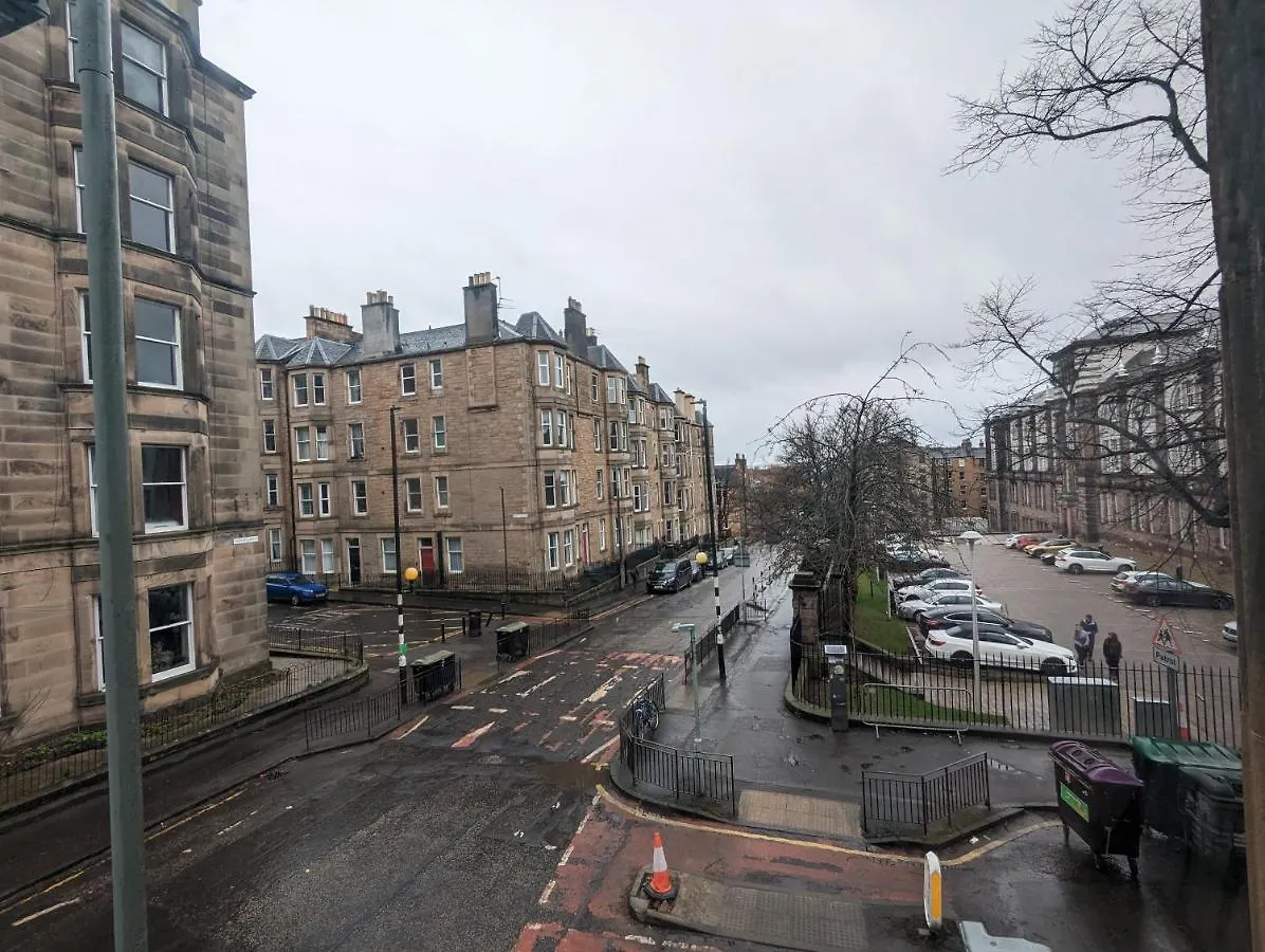 Huge Room In The City Edinburgh Apartment